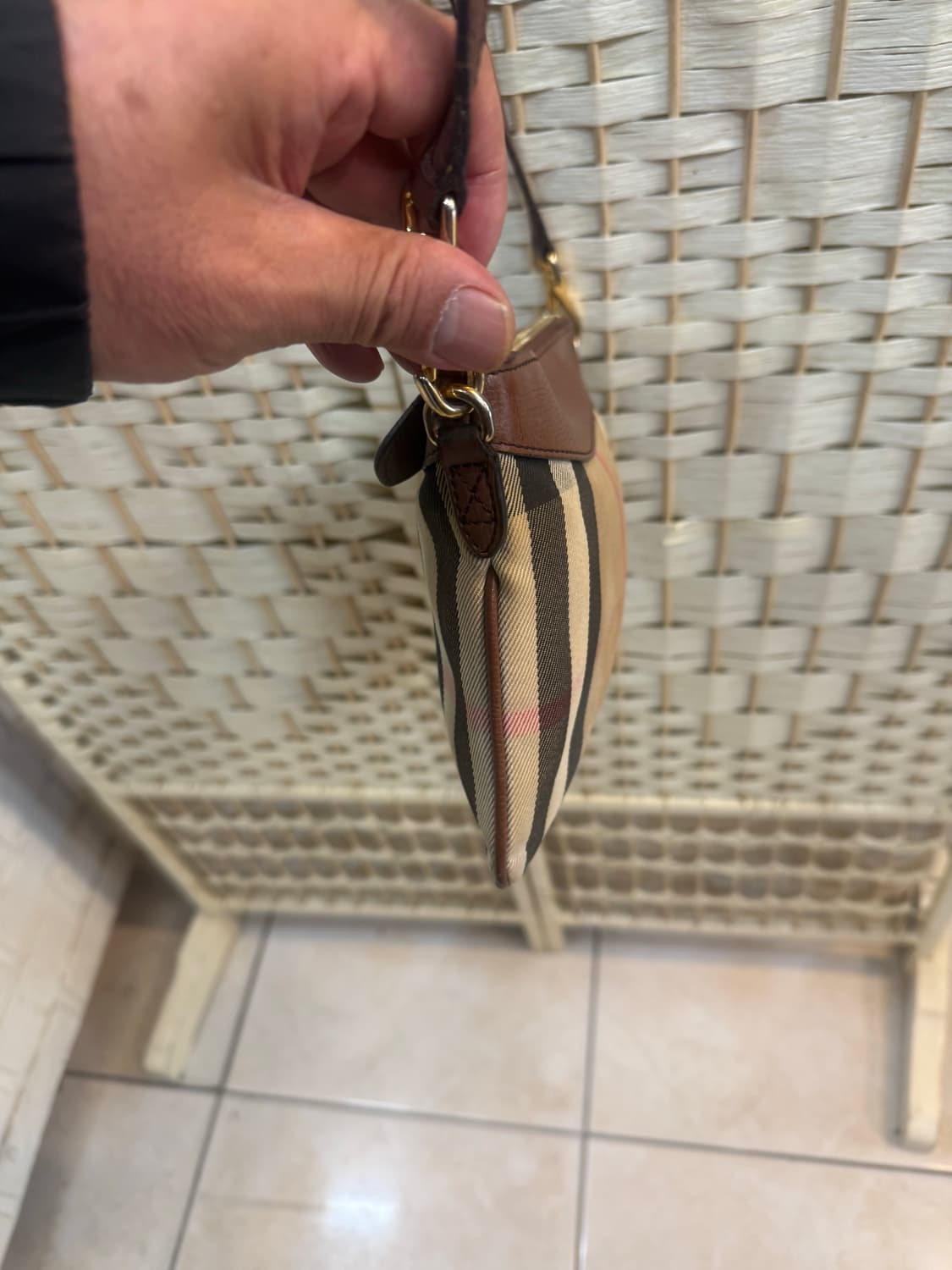 정품 버버리 페이튼 하우스체크 크로스백 팝니다 상품이미지5