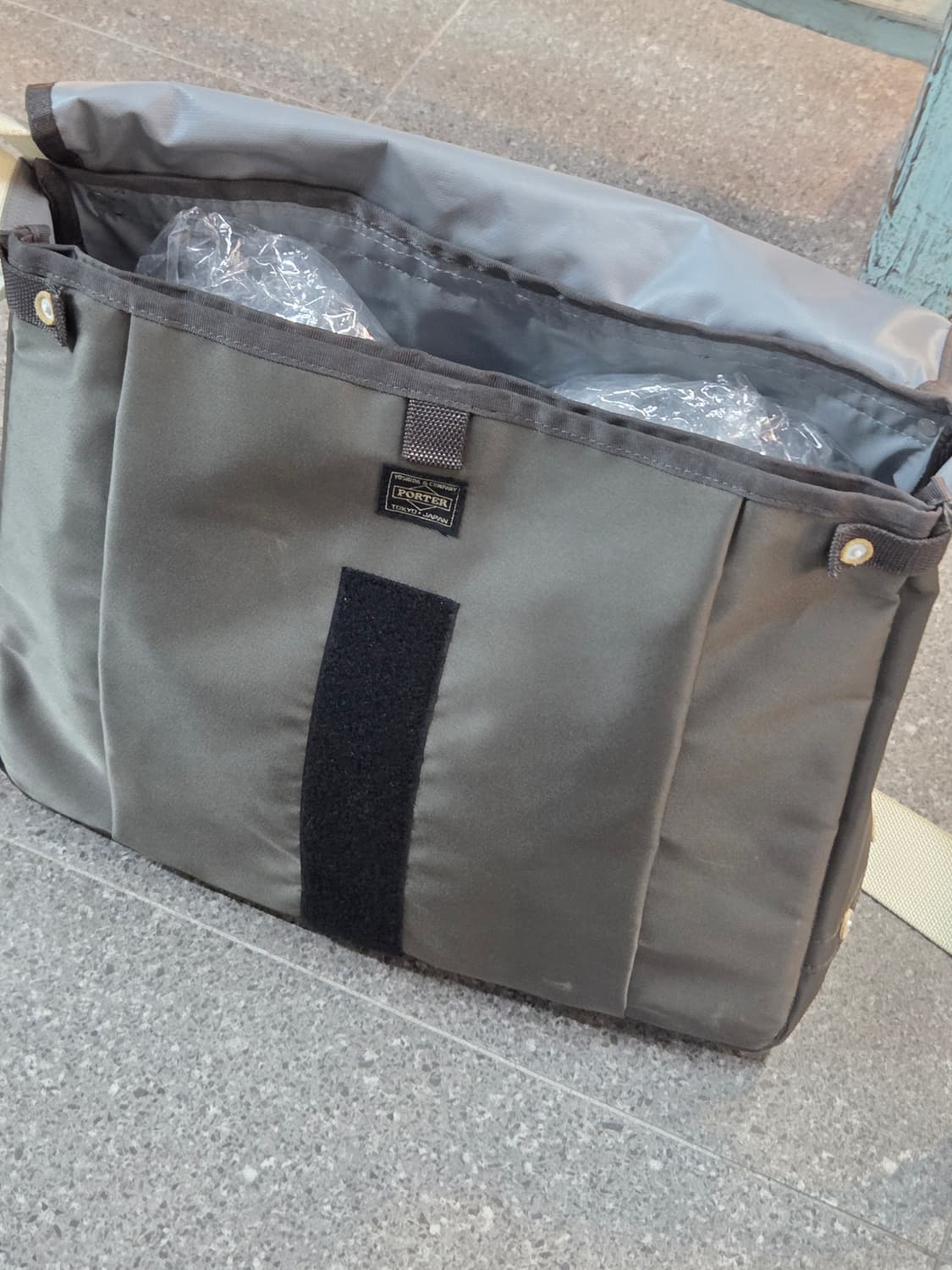 porter 포터 카키 빅 크로스백 보부상백 상품이미지2