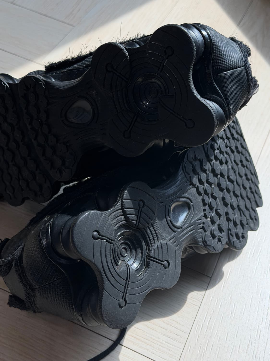 꼼데가르송 나이키 Shox R4 스니커즈 블랙 상품이미지6