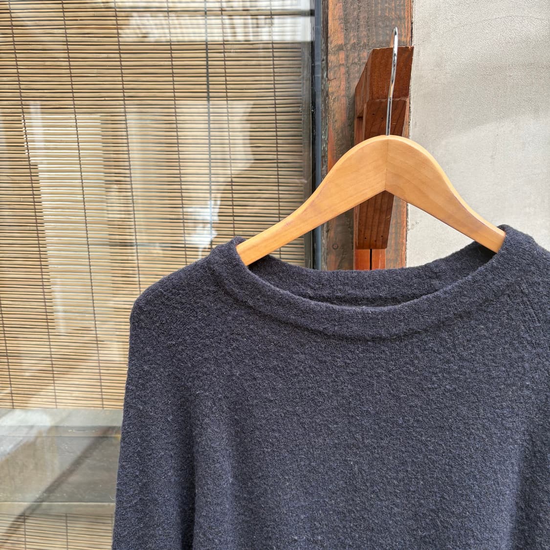 스톤아일랜드 로우컷 헤어리 자수 스웨터 상품이미지6