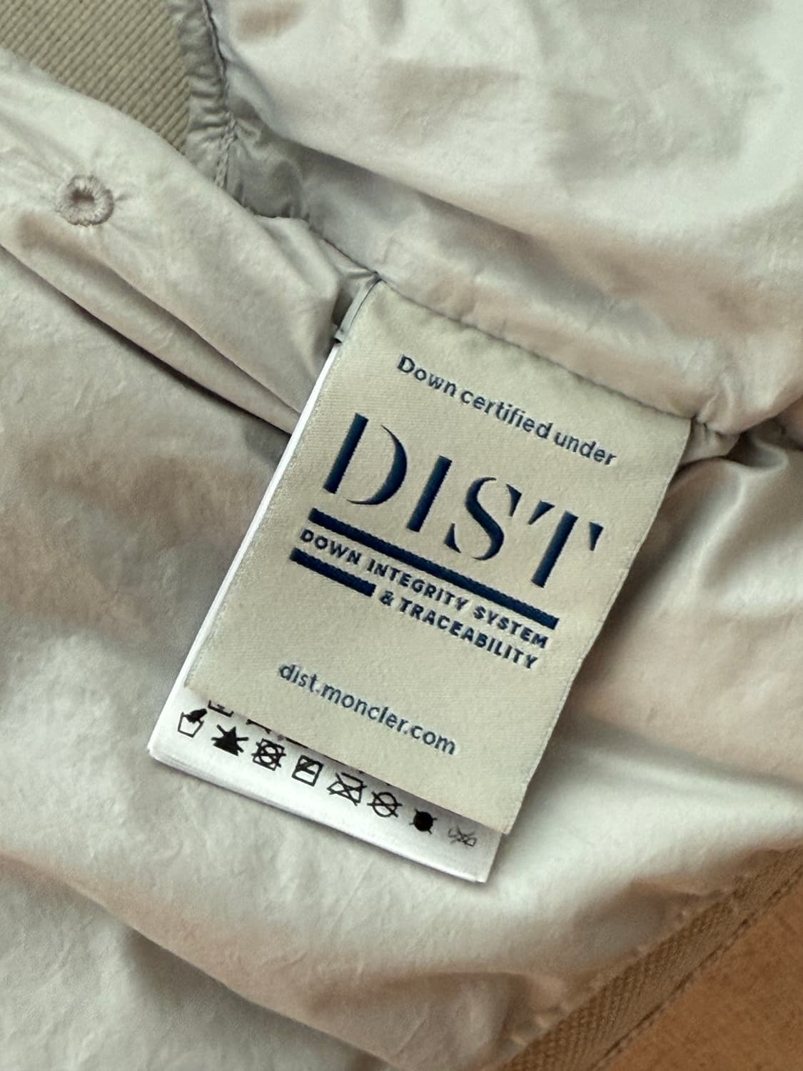 몽클레어 알릭스 1017 9SM 나일론 길렛 다운 상품이미지3