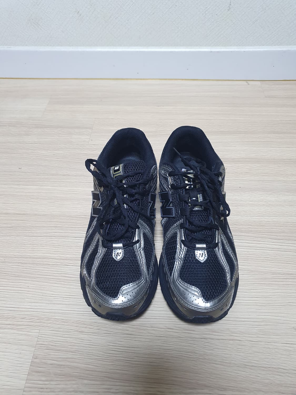 뉴발란스 1906R 블랙 실버 운동화 285 상품이미지3