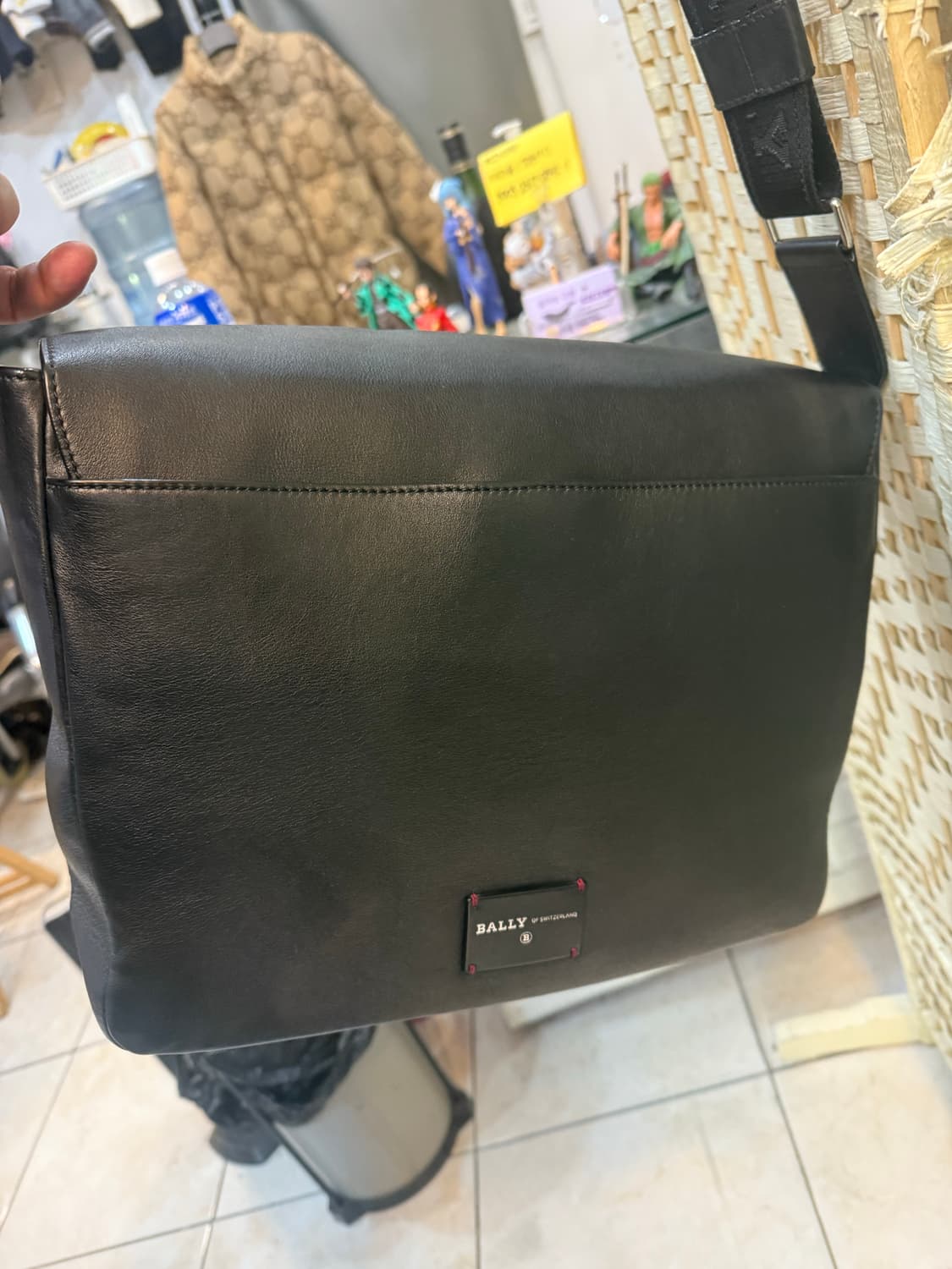 정품 발리 하비 메신저 크로스백 팝니다 상품이미지4