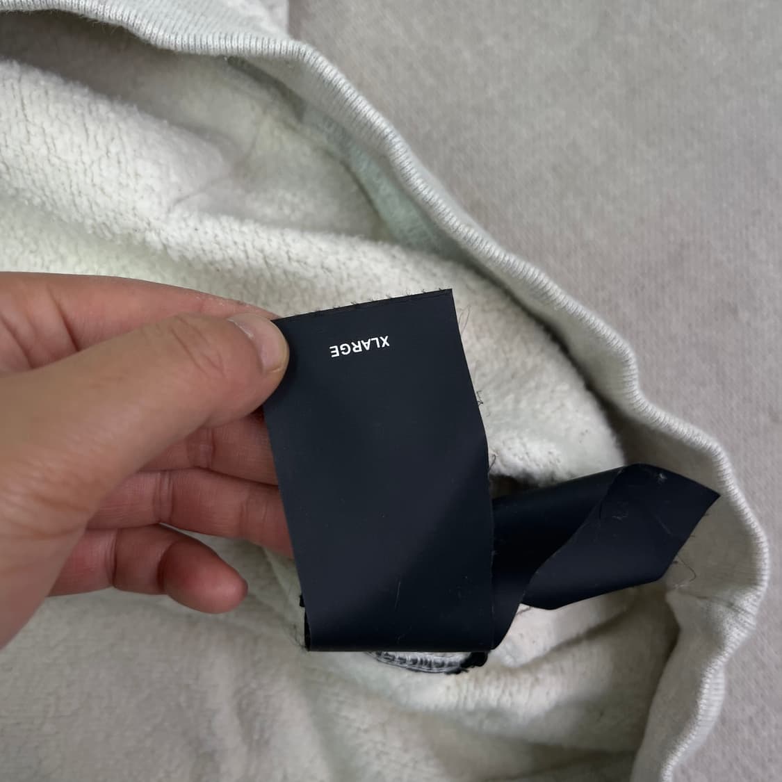 105 피오갓 에센셜 모나크 fg 로고 크림 후드티 상품이미지7