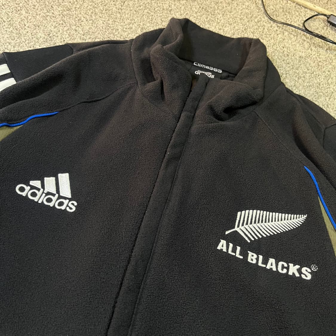 아디다스 올 블랙 플리스 집업 자켓 상품이미지2