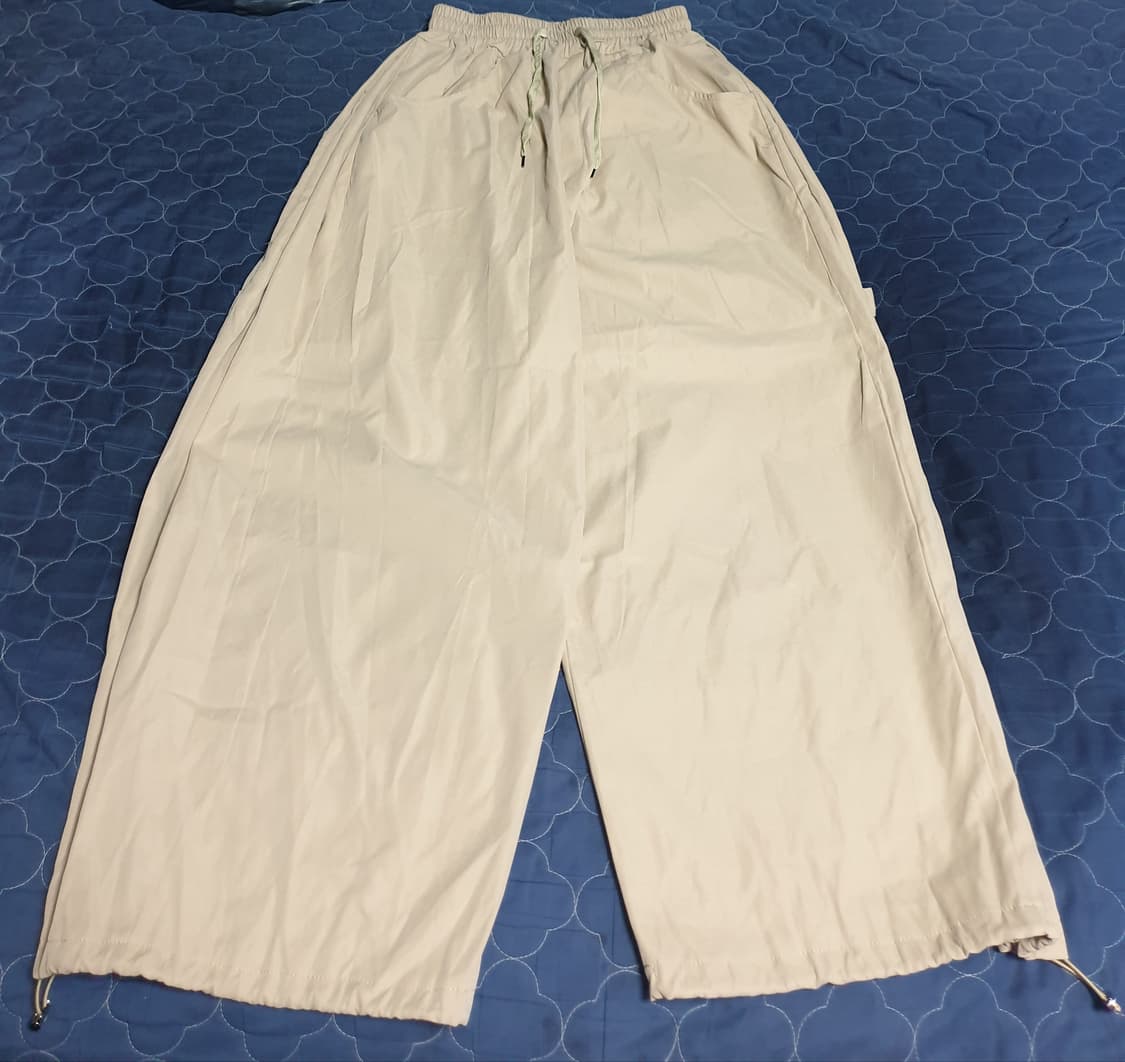 (보세) 사이드핀턱 밑단스트링 벌룬 밴딩 카펜터 트랙 팬츠 베이지 (F) 상품이미지1