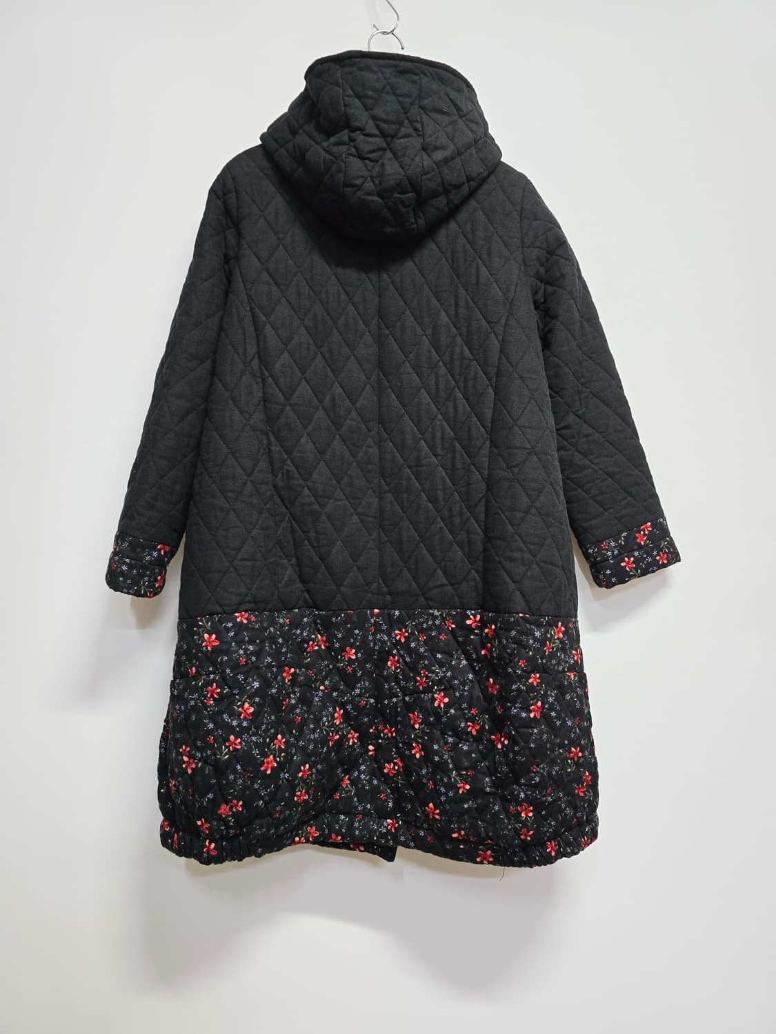 라비찌 퀼팅 후드 롱 코트 꽃무늬 블랙 상품이미지5