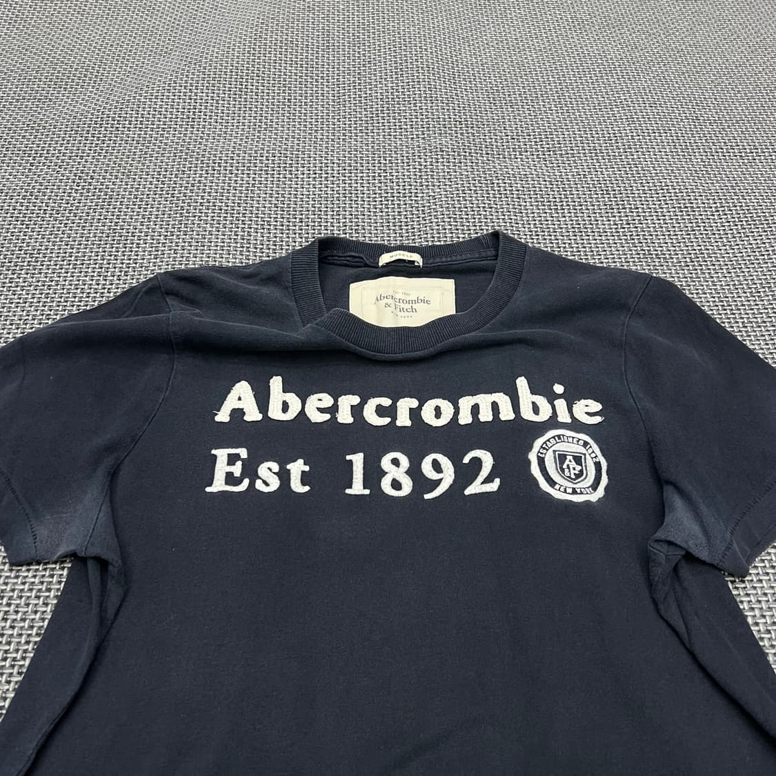 착샷O 아베크롬비 다크네이비 머슬핏 반팔 상품이미지3