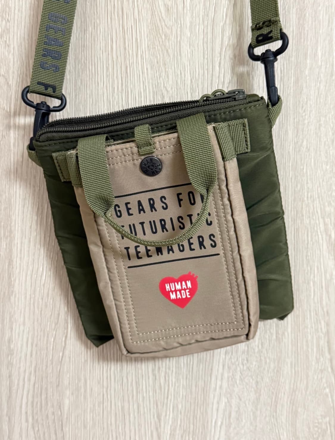 휴먼메이드 미니 헬멧백 올리브 드랩 판매 상품이미지2