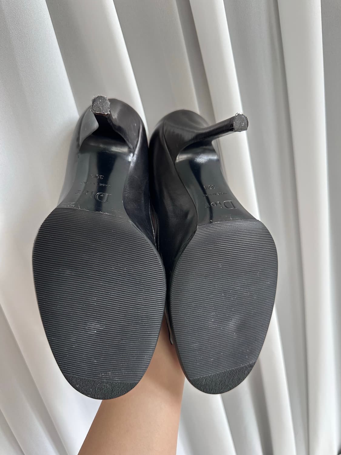 디올 로고 체인 프린지 디테일 로퍼 힐 상품이미지5