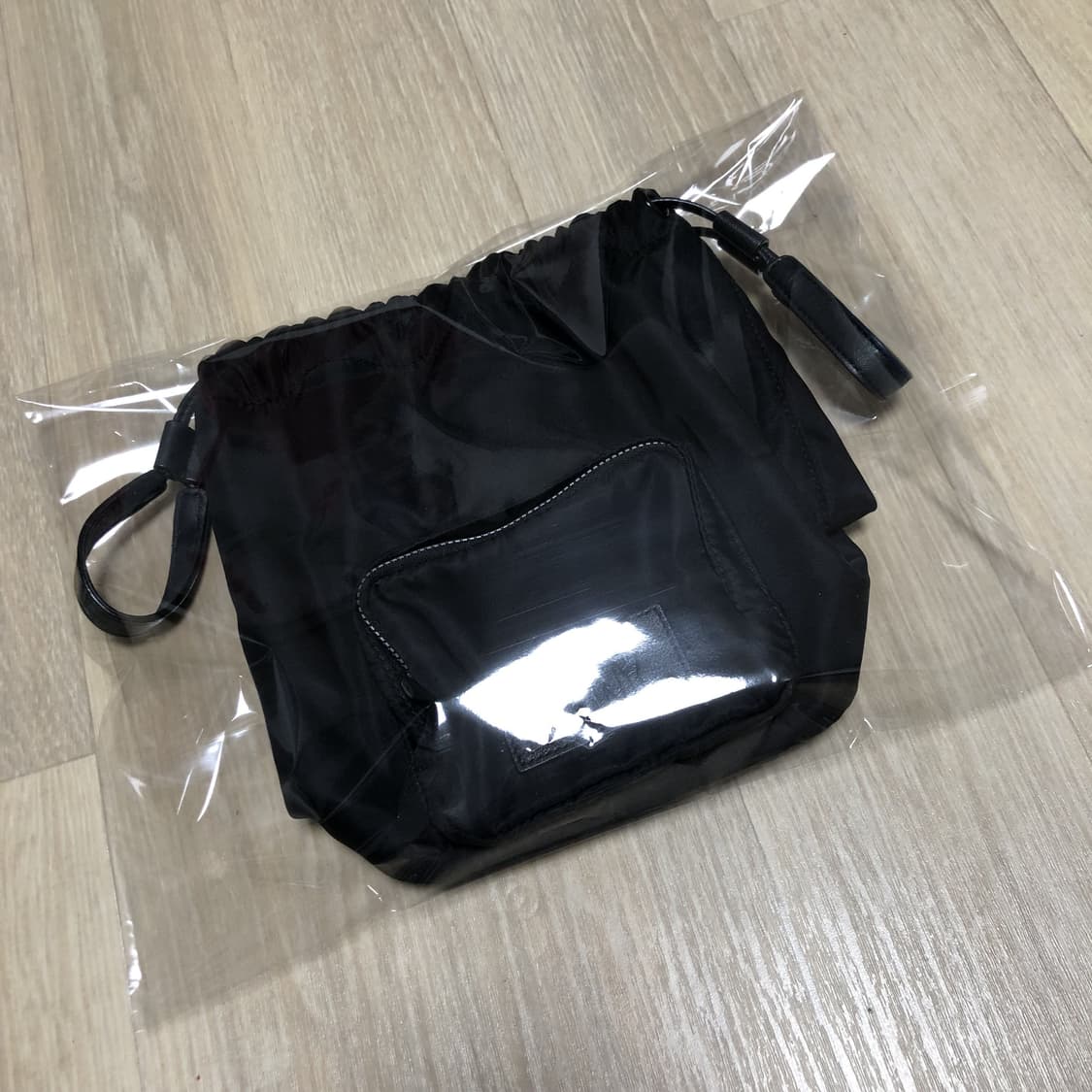 (ONE SIZE) DKNY 블랙 드로우 스트링 버킷백 상품이미지10