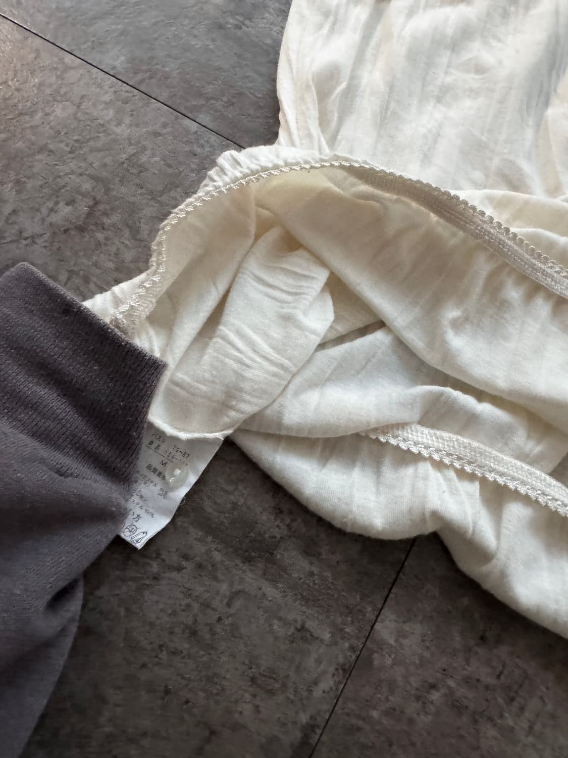 가공 주름 버튼 래이스 넥 슬리브리스 상품이미지5