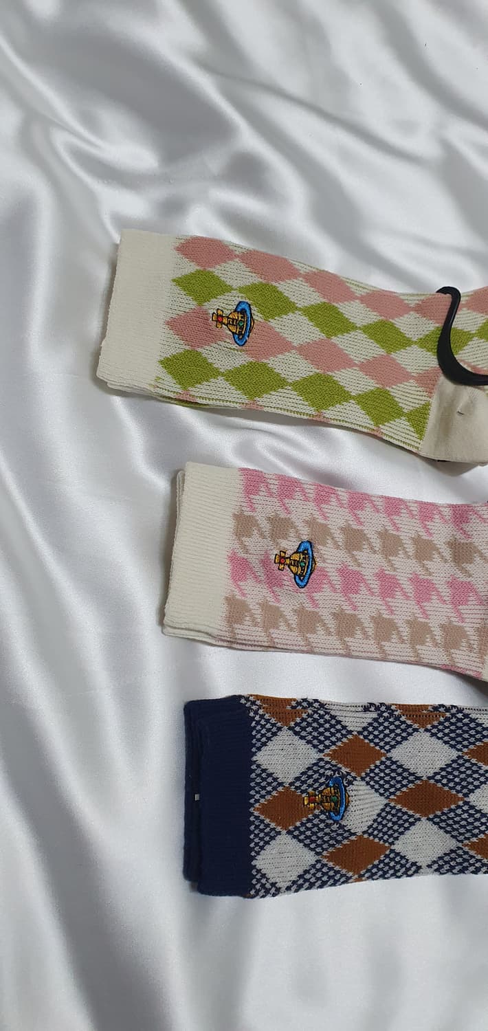 네이비 크림베이지 핑크 브라운 올리브 체크 도형 비비안웨스트우드  양말  상품이미지4