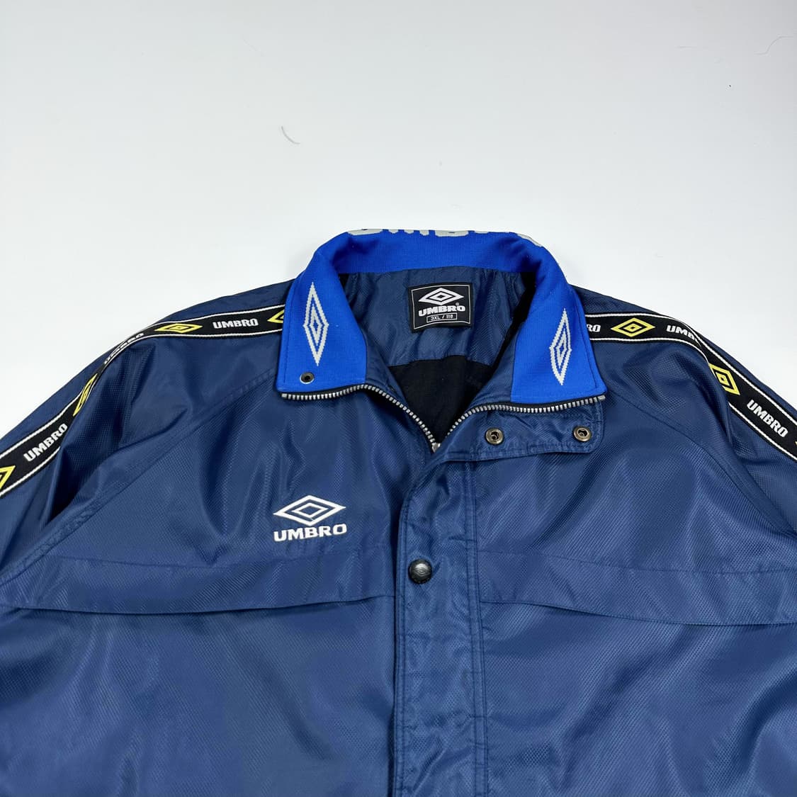 엄브로 올드스쿨 사이드라인 바람막이 3XL 상품이미지2