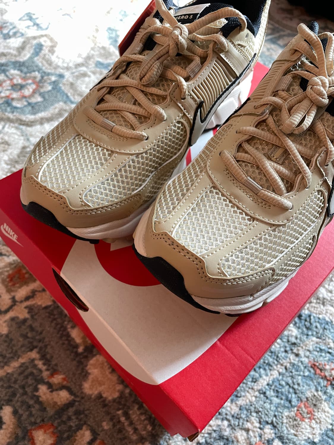 나이키 줌 보메로 5 골드 화이트(새제품,270) 상품이미지4