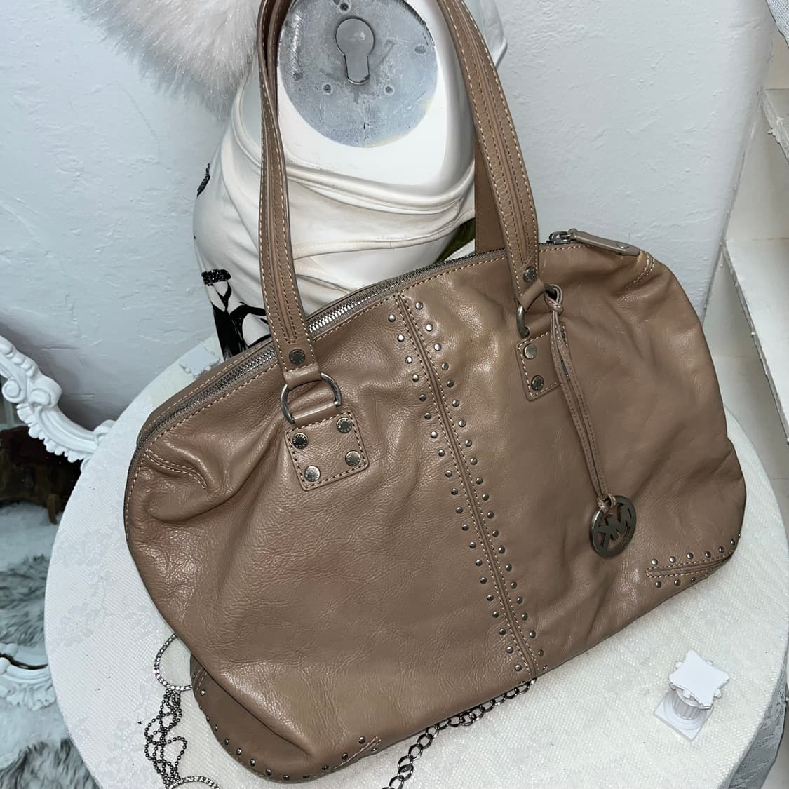 Michael kors 베이지 스터드백 상품이미지1