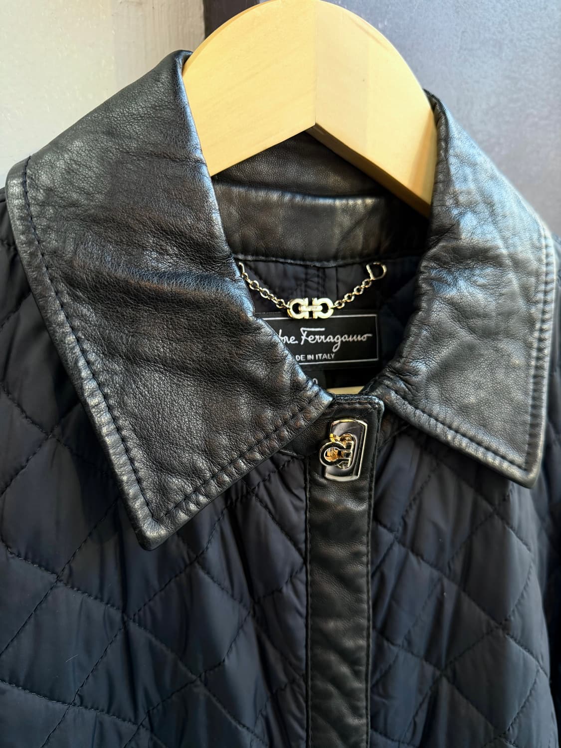 40/ 페라가모 레더 트리밍 퀄팅 패딩 자켓 상품이미지5