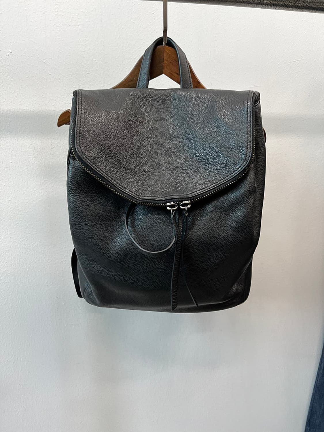 투미 블랙 가죽 백팩  상품이미지2