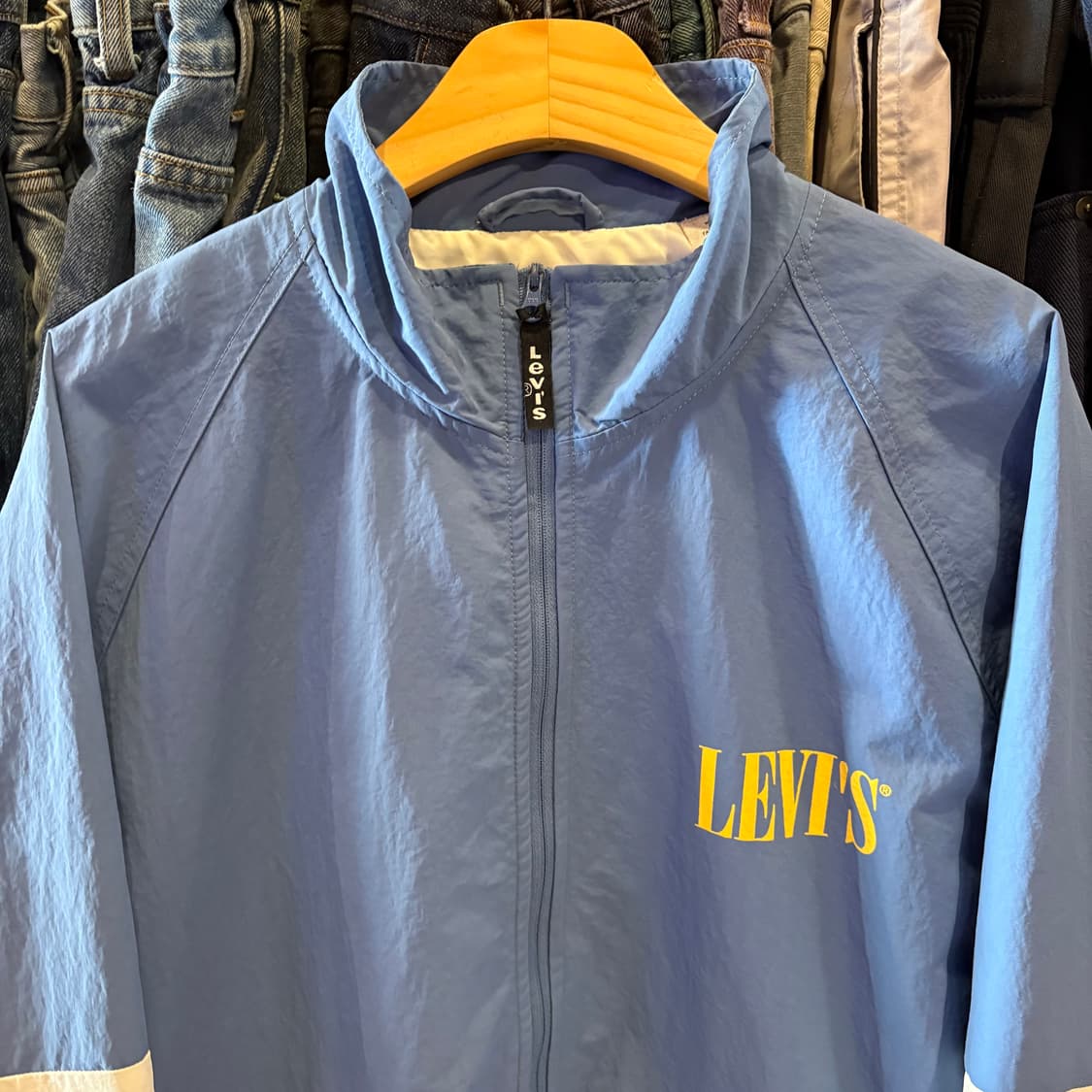 리바이스 올드스쿨 백 빅로고 바람막이 상품이미지4