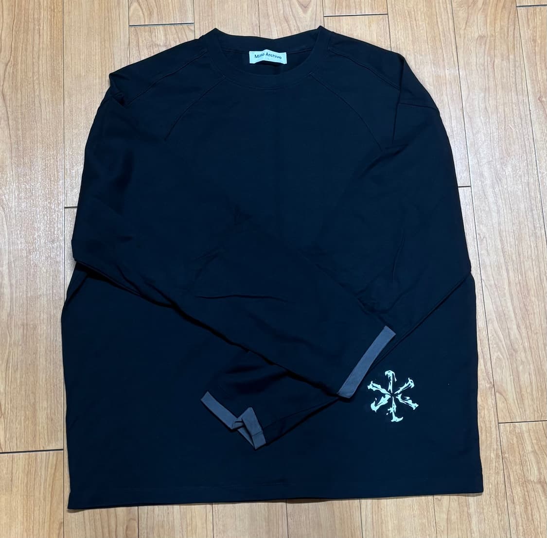 밀로 아카이브 인시전 아이덴티티 롱슬리브 [블랙] L (후디진호님 착용) 상품이미지4