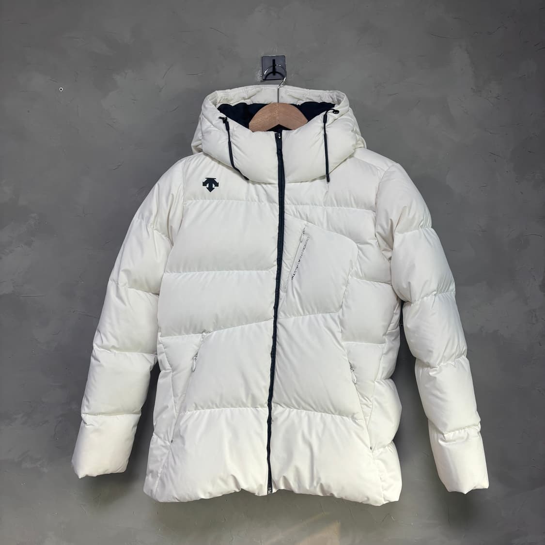 데상트 덕다운 패딩 화이트 상품이미지1