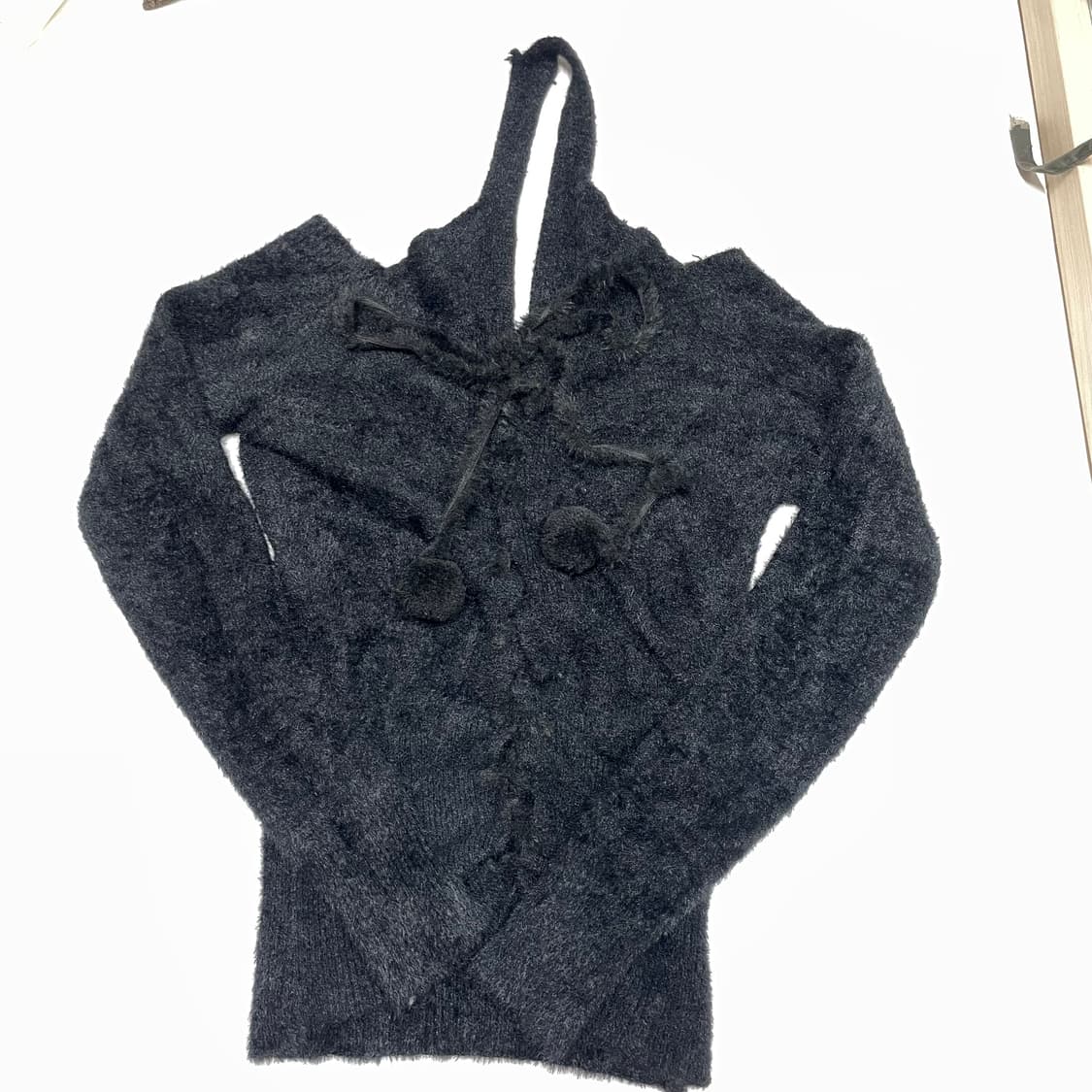 오프숄더 폼폼 홀터넥 니트  상품이미지3