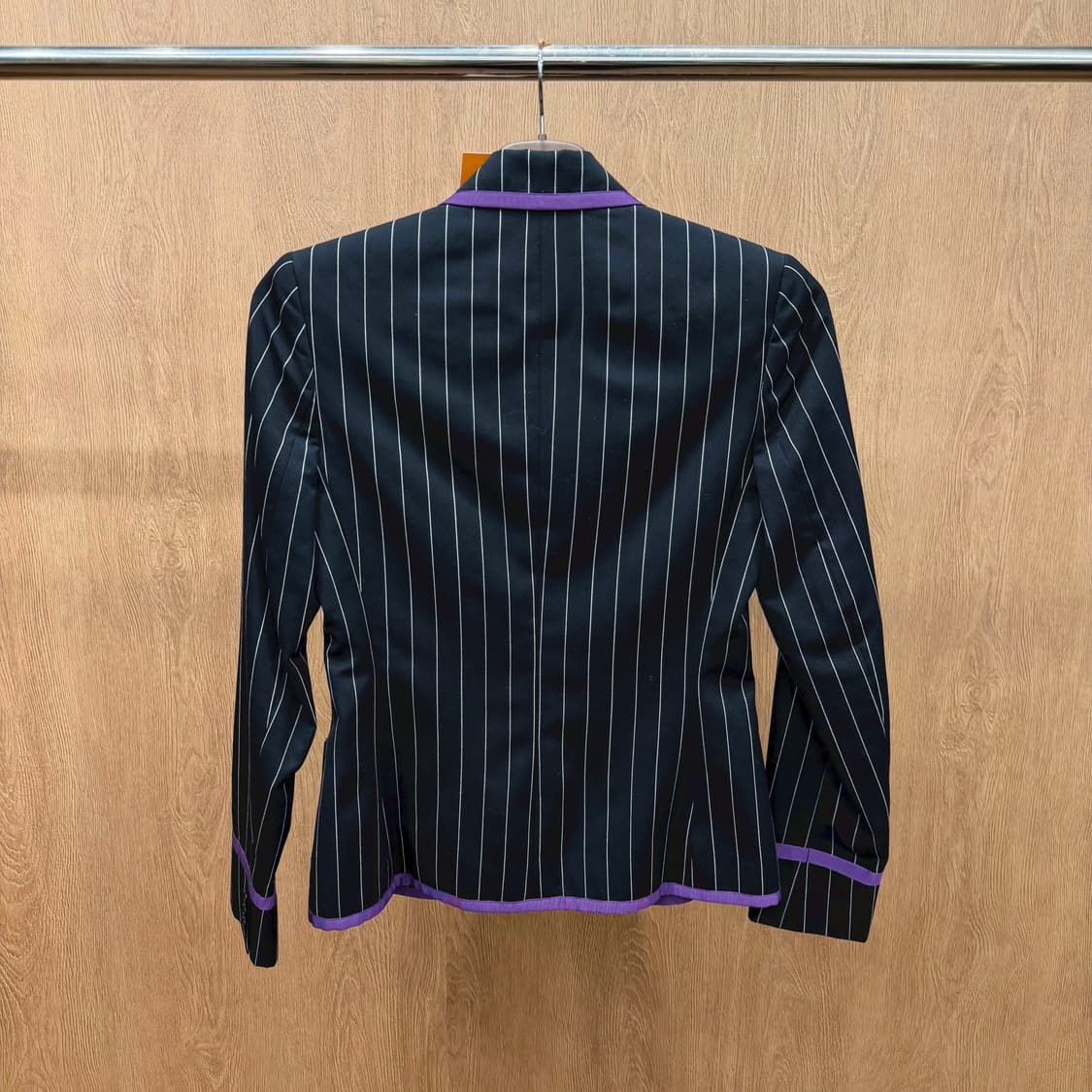 폴로 랄프로렌 울 테일러드 자켓 핀스트라이프 퍼플 파이핑 디테일 블랙 상품이미지3