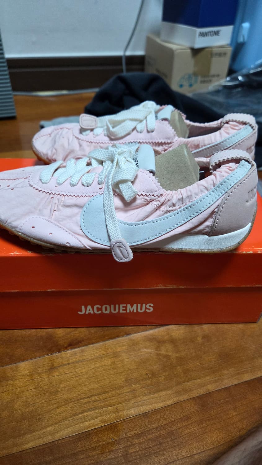 자크뮈스 나이키 문슈 핑크220 상품이미지1