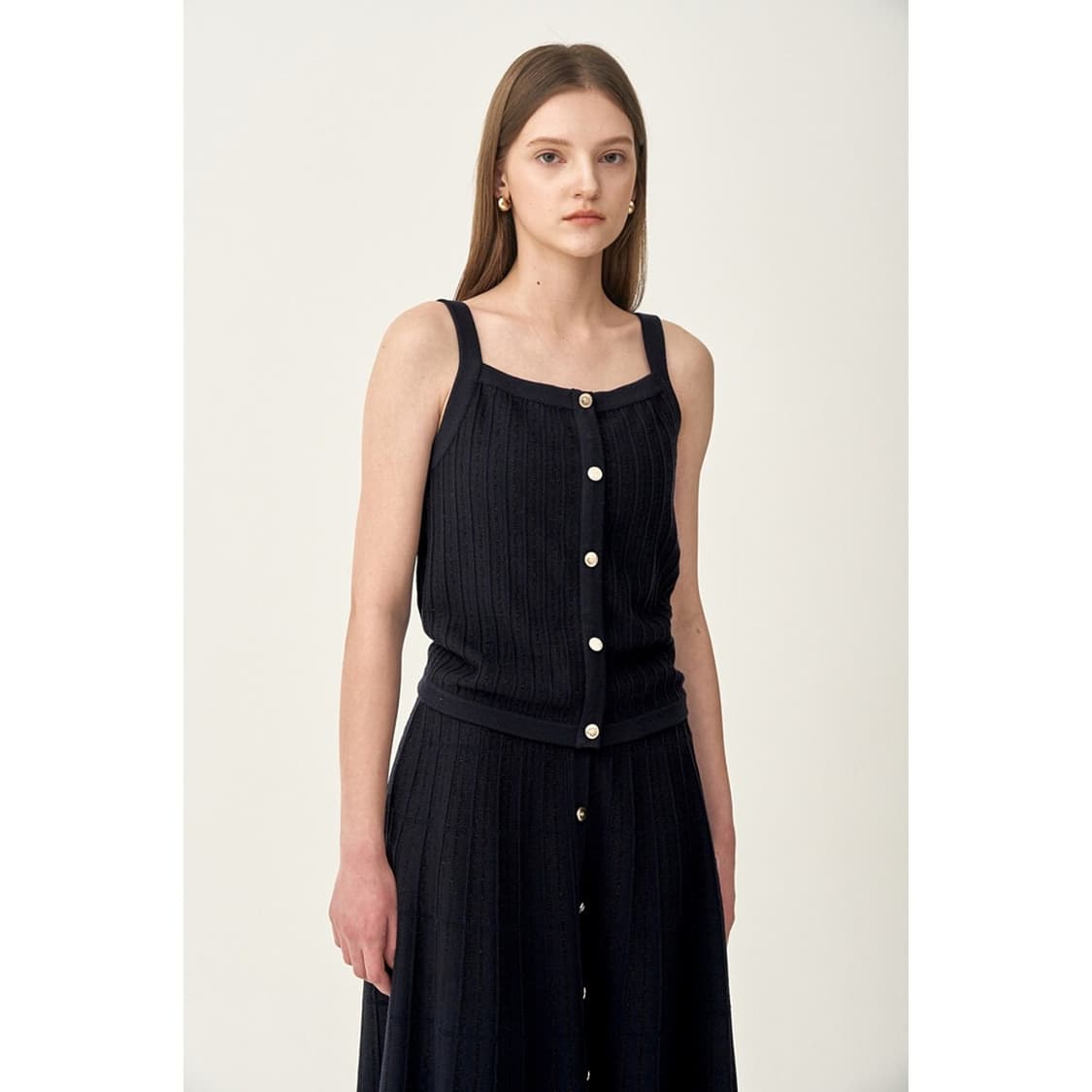 더캐시미어 25 버튼 슬리브리스 니트 탑 상품이미지2