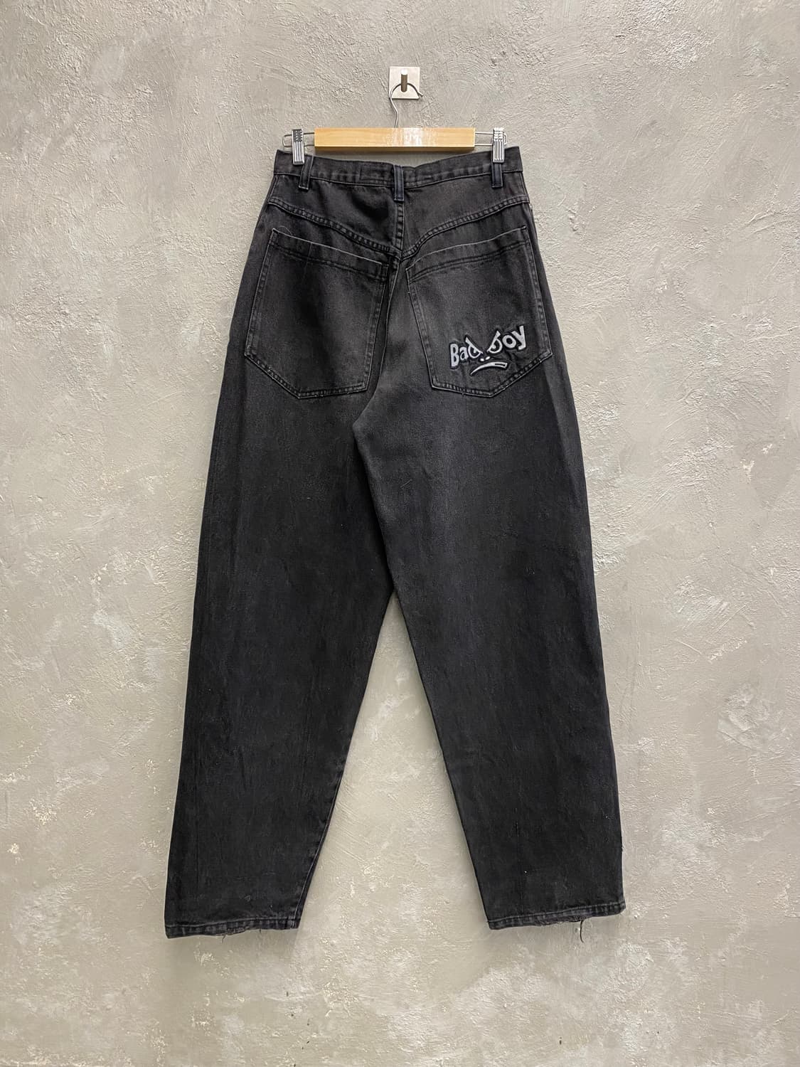[27-28] Bad Boy 배드보이 블랙 워시드 루즈핏 데님팬츠 상품이미지1