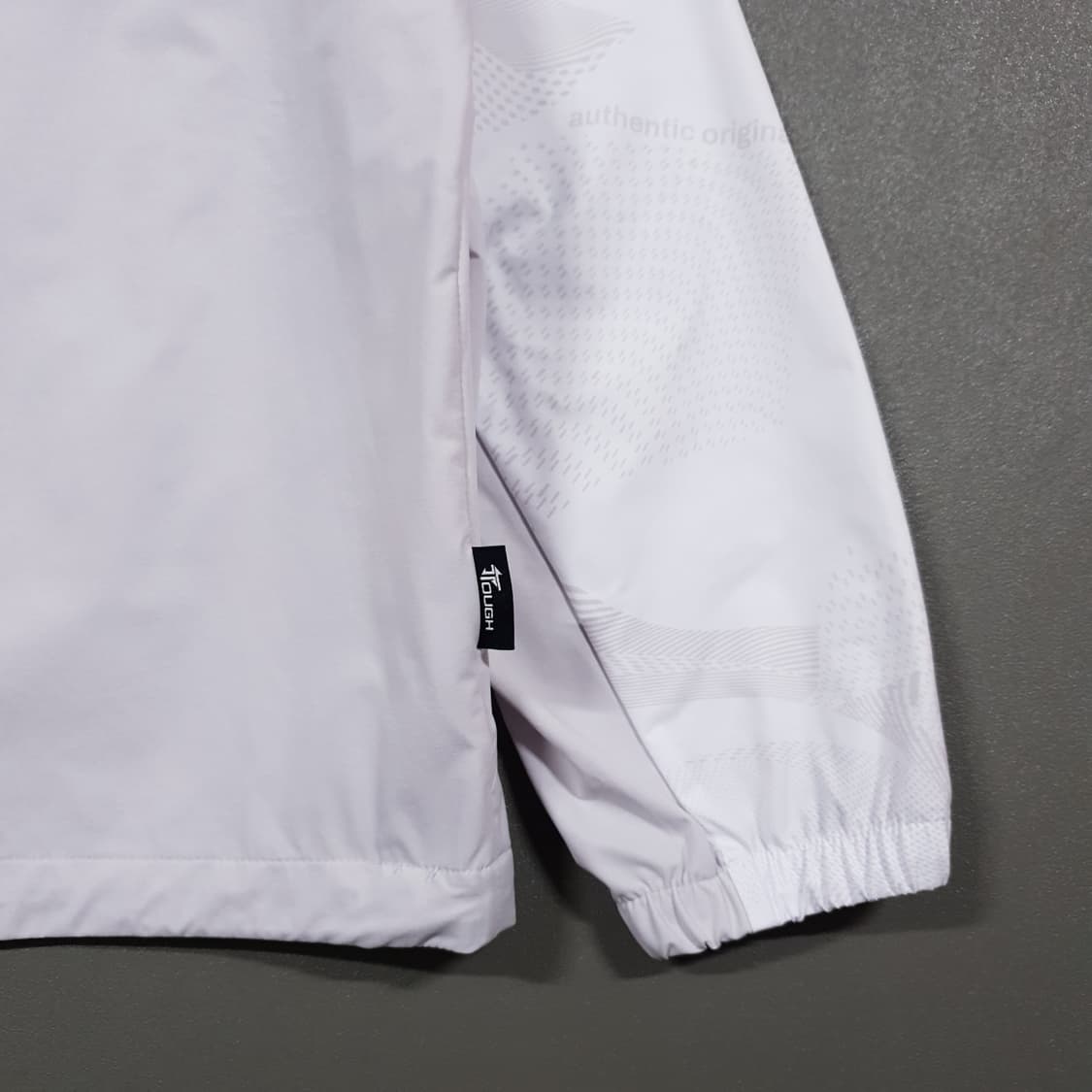 새제품급) 데상트 최신형 24ss 터프 우븐 후드형 투웨이 바람막이 XL 상품이미지10