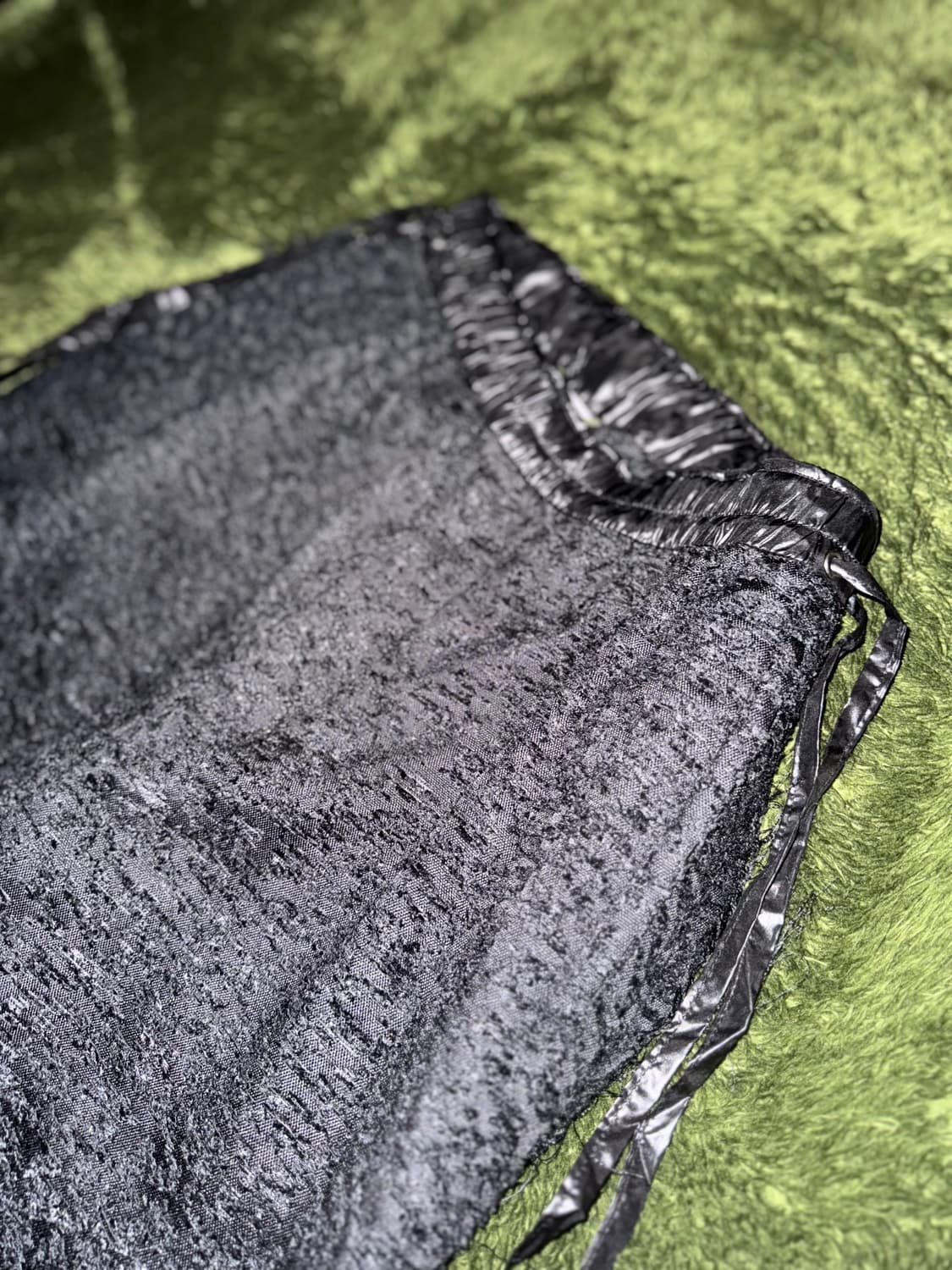 [S] 언어펙티드 22FW 릴렉스 핏 로우 컷 엣지 자카드 팬츠 블랙 상품이미지2