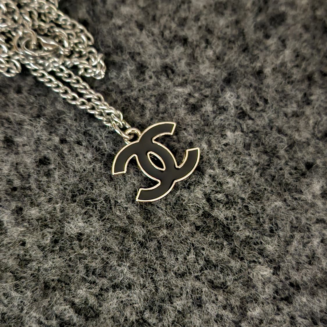 553 샤넬 블랙 CC로고 빈티지 업사이클링 남자 써지컬 목걸이 상품이미지3