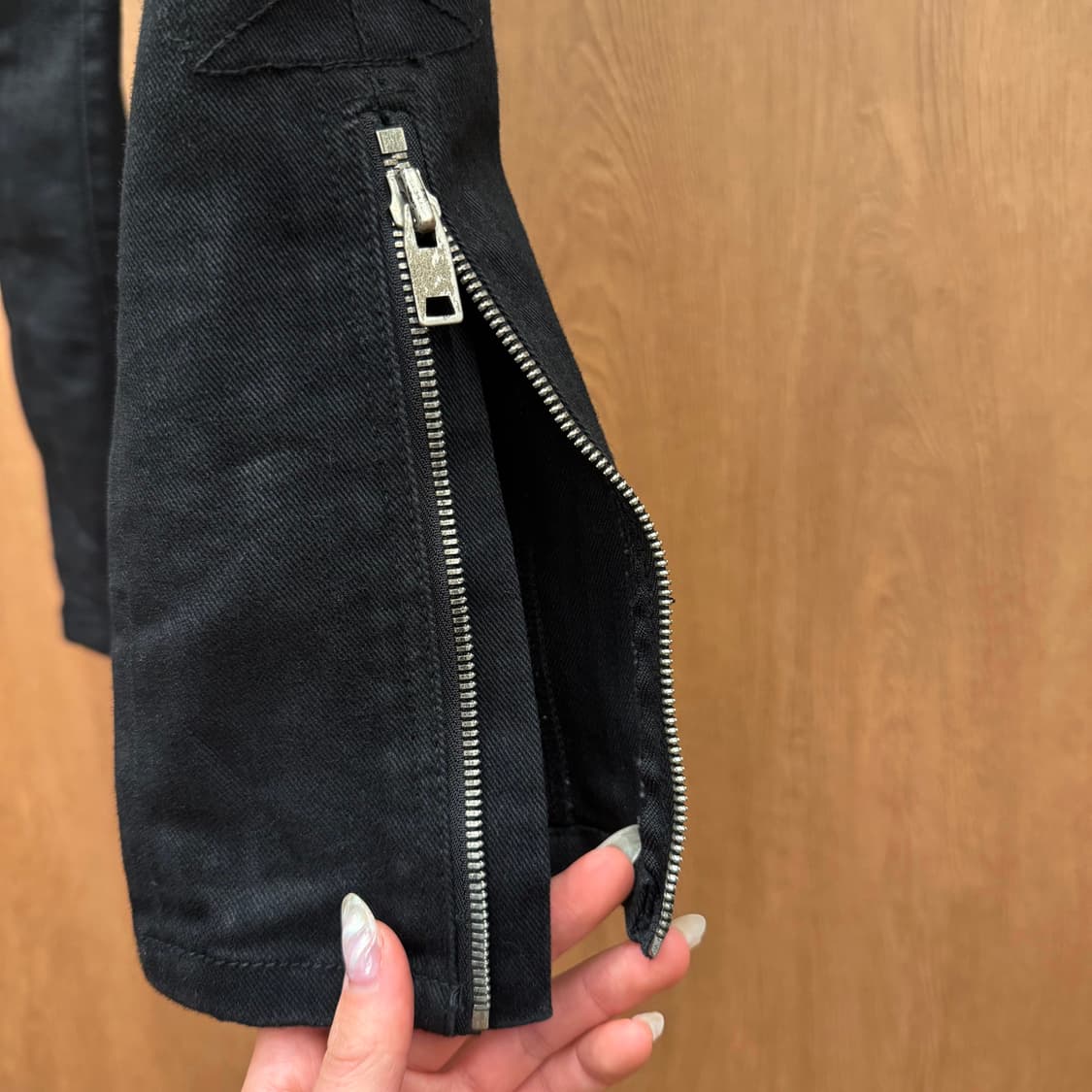 시스템 바이커 스타일 코팅 데님 스키니 팬츠 지퍼 디테일 블랙 상품이미지6