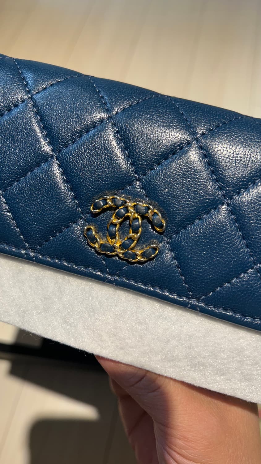 샤넬 다크네이비 중지갑 상품이미지3
