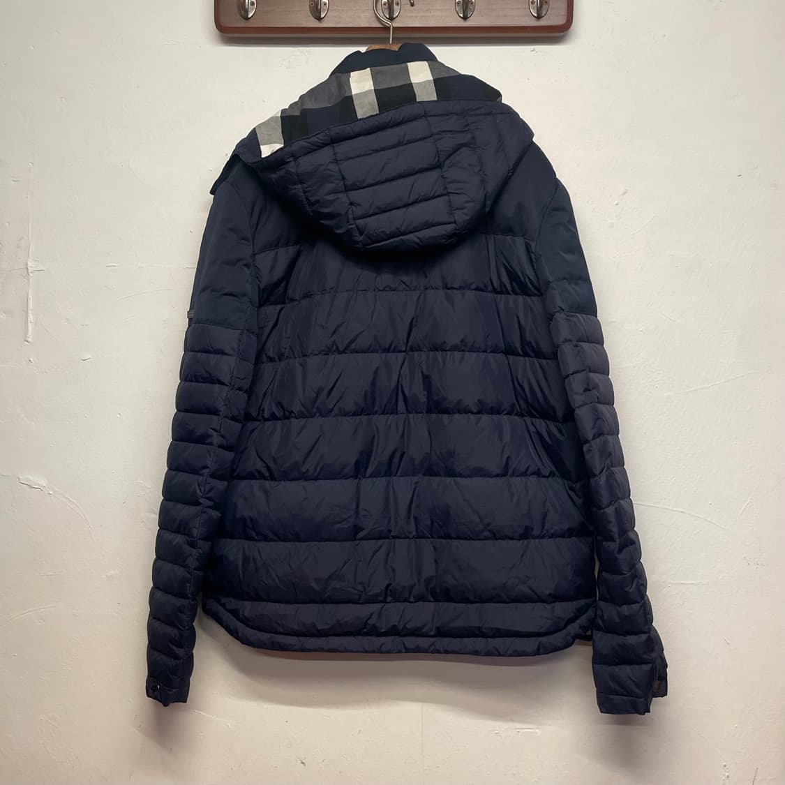 버버리 네이비 구스다운 후디 경량 패딩   상품이미지5