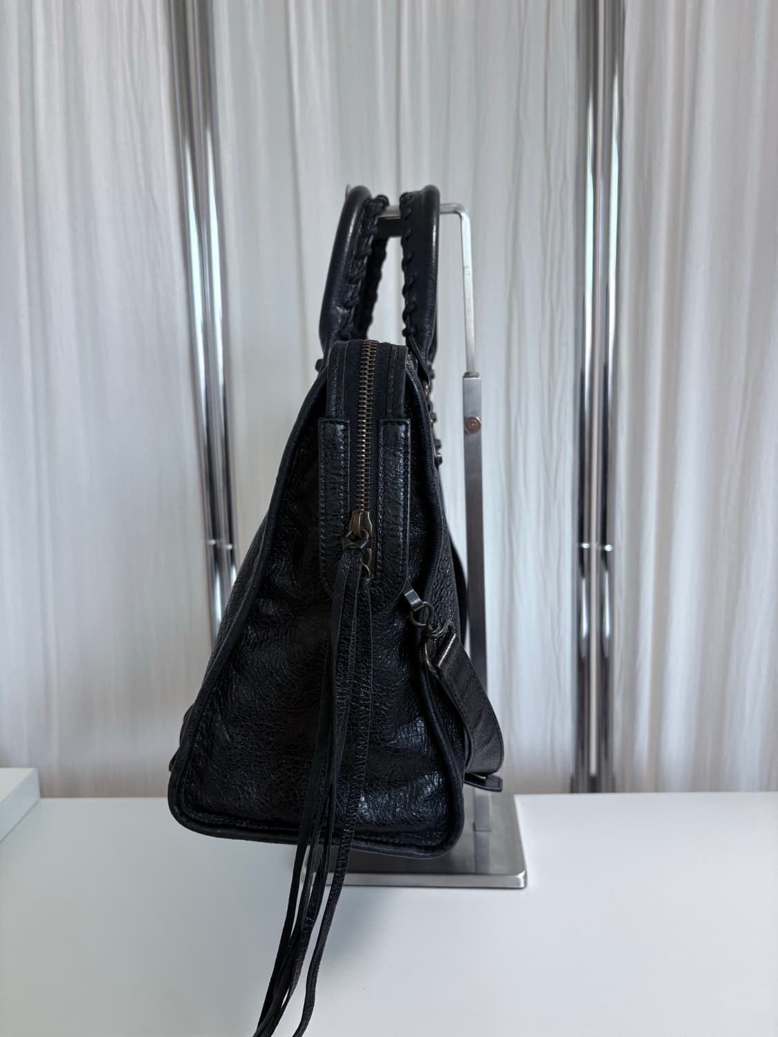 발렌시아가 시티 모터백 블랙 미디움 상품이미지3