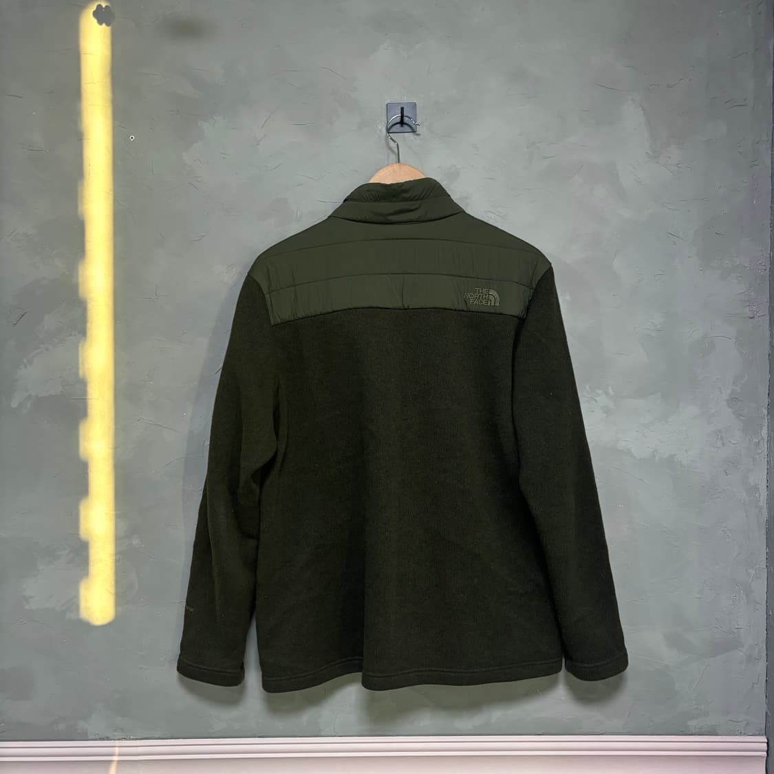 노스페이스 v-모션 후리스 니트 패딩 카키 상품이미지4