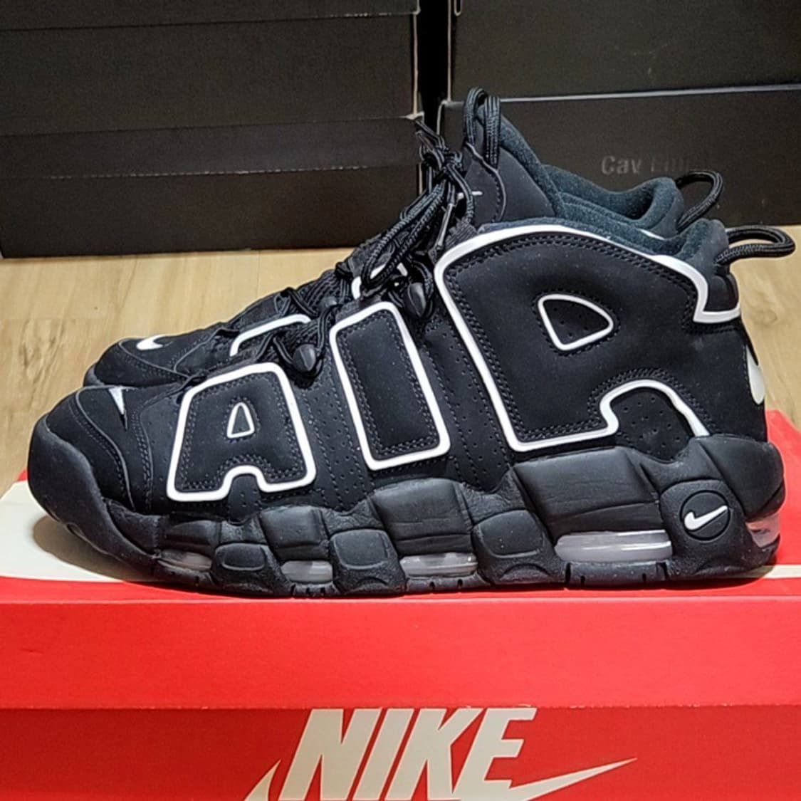 나이키 275 업템포 블랙 화이트 상품이미지1