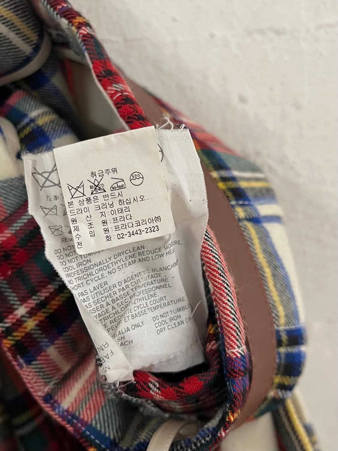 미우미우 레더 벨트 스트랩 플리츠 스커트 상품이미지4