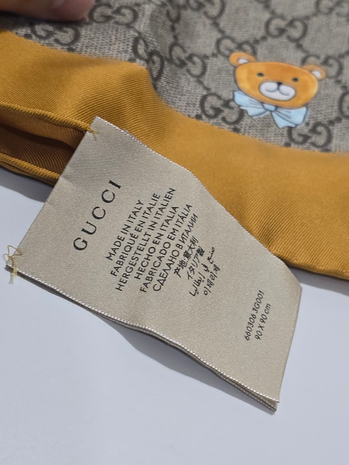 구찌 GG 수프림 엑소 카이 콜라보 테디베어 리미티드 에디션 실크 스카프 상품이미지7