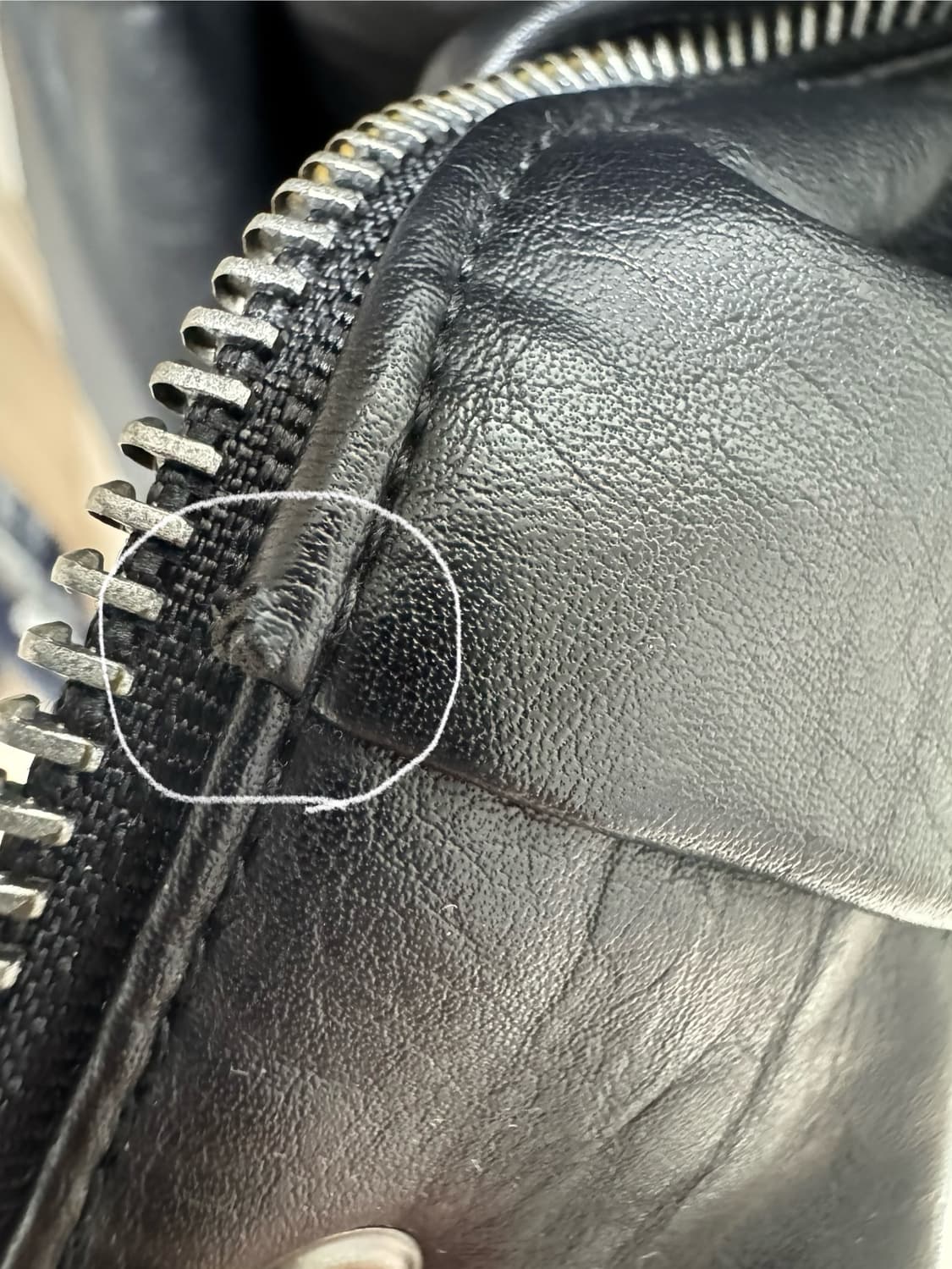 (W) 보헤미안서울 보헴서 레더 덕 다운 메탈 로고 패딩 블랙 상품이미지2