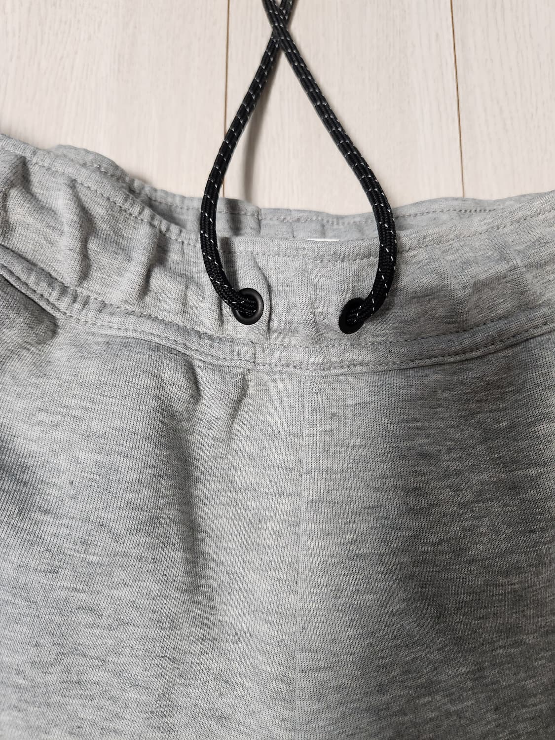 나이키 테크팩 테크 플리스 조거 팬츠s

오염 하자 없이 깨끗해요^^

 상품이미지3