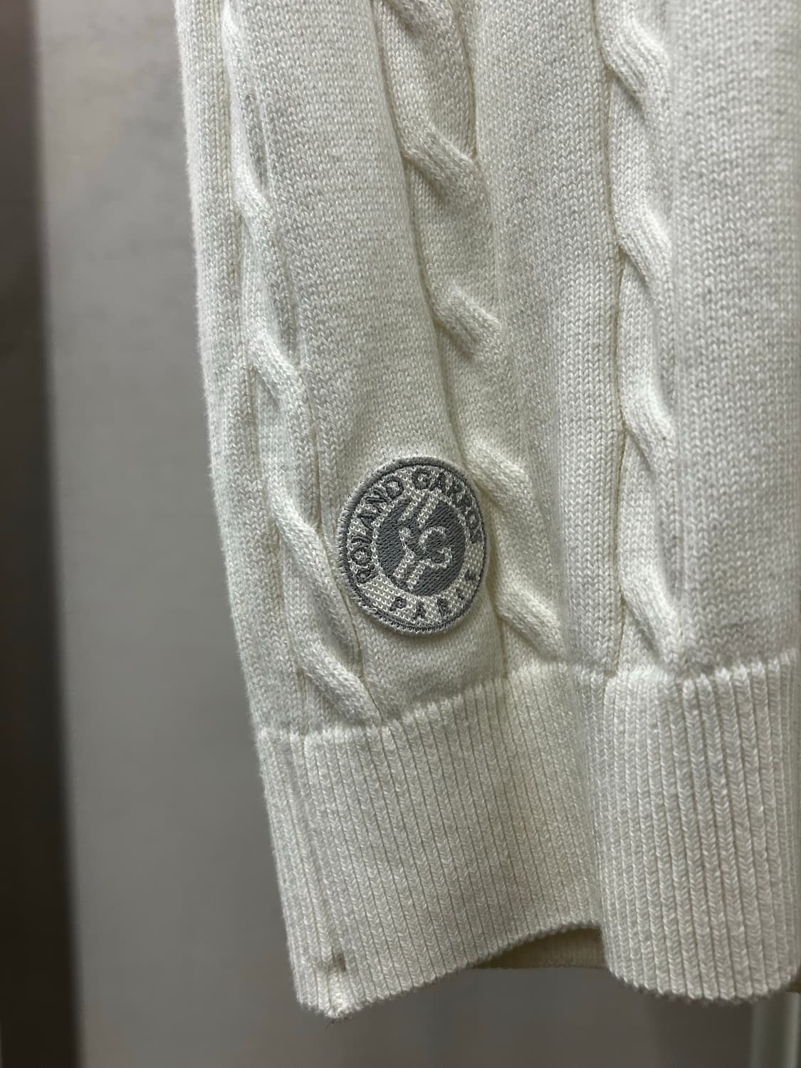 라코스테 롤랑가로스 케이블 니트 베스트 화이트 상품이미지6