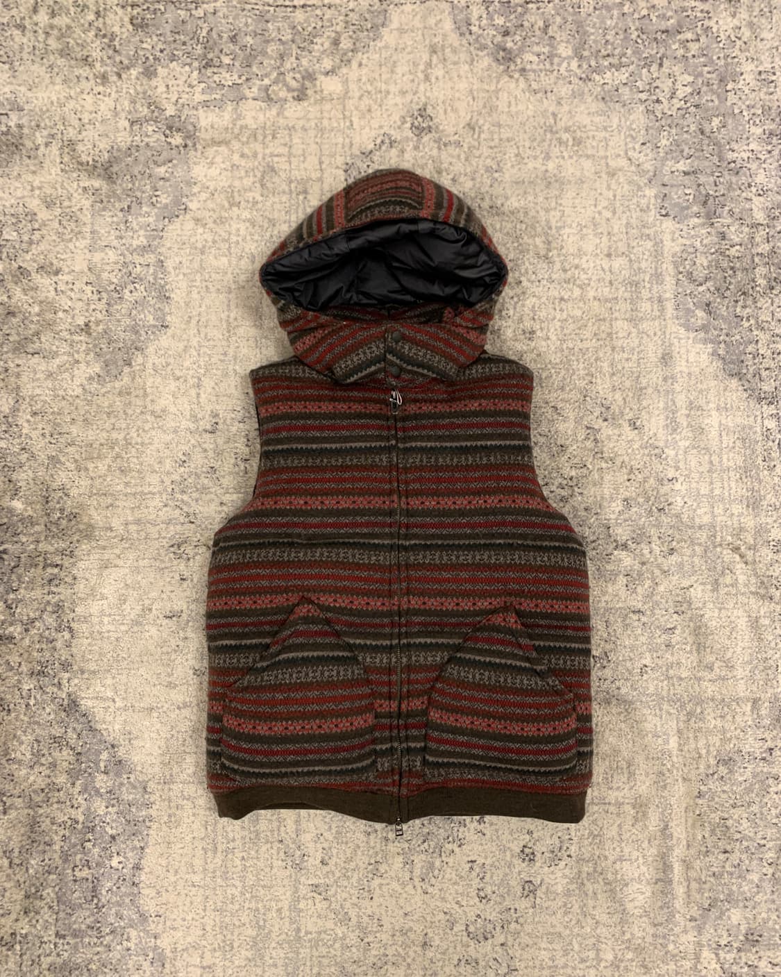 화이트 마운티니어링 에스닉 니트 다운 베스트 상품이미지1