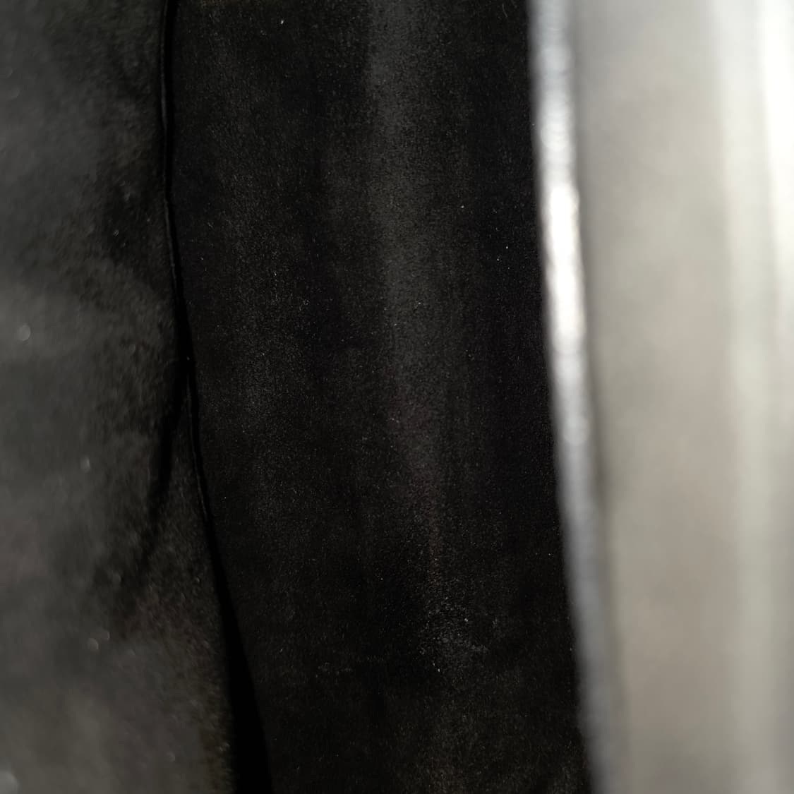 루이비통 트위스트 MM 블랙 에피 가죽 은장 상품이미지9