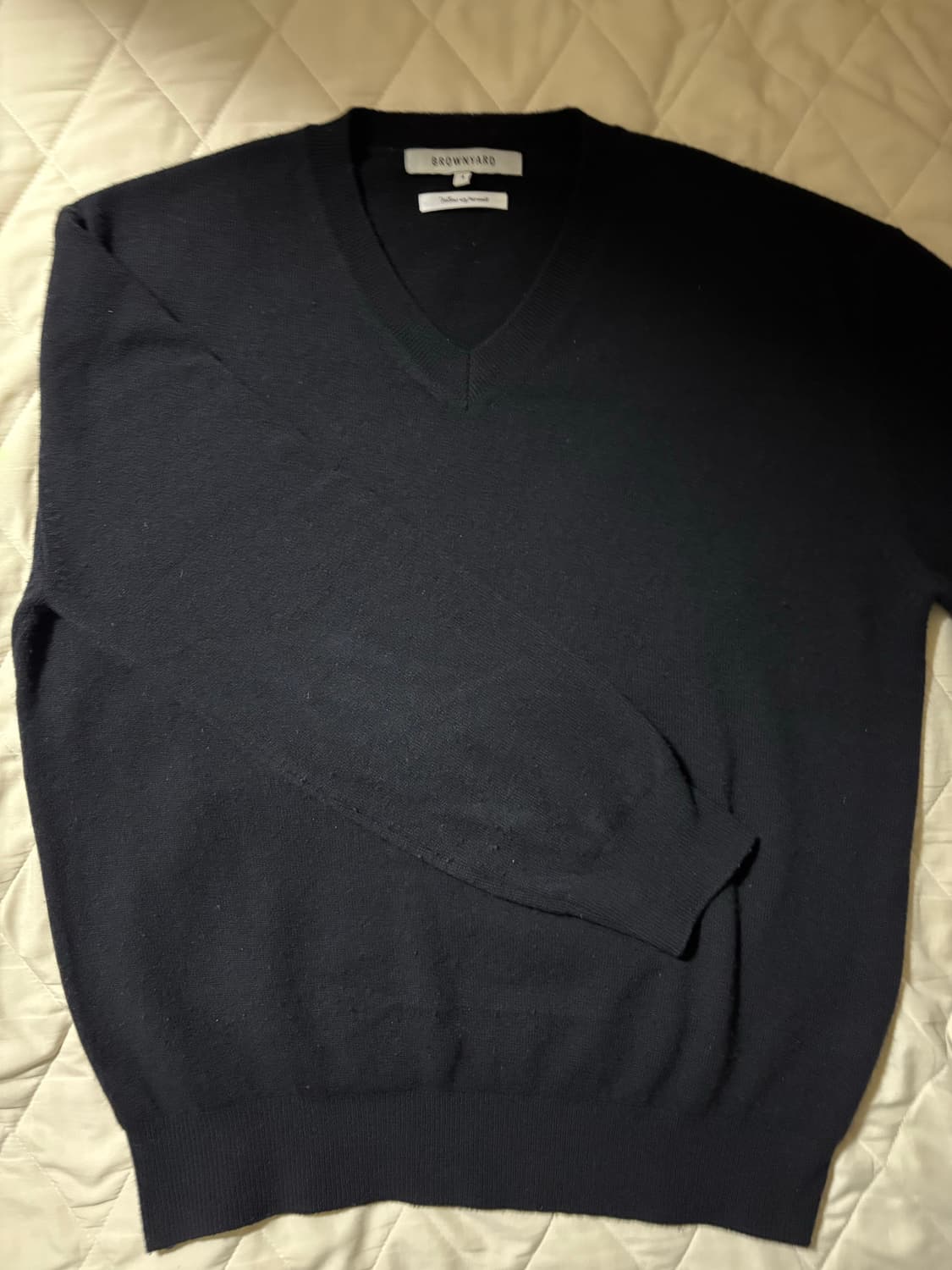 [4] 브라운야드 엑스트라 슈퍼 파인 브이넥 니트(블랙) 상품이미지4