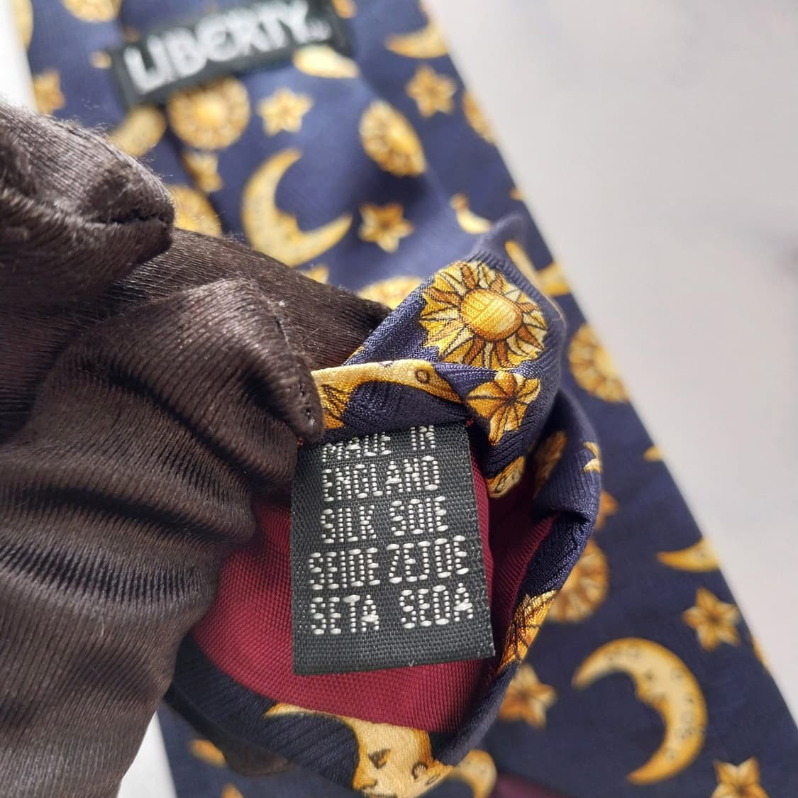 리버티 실크 네이비 해&달 아트 넥타이 9.3cm A+등급 K1491
 상품이미지10