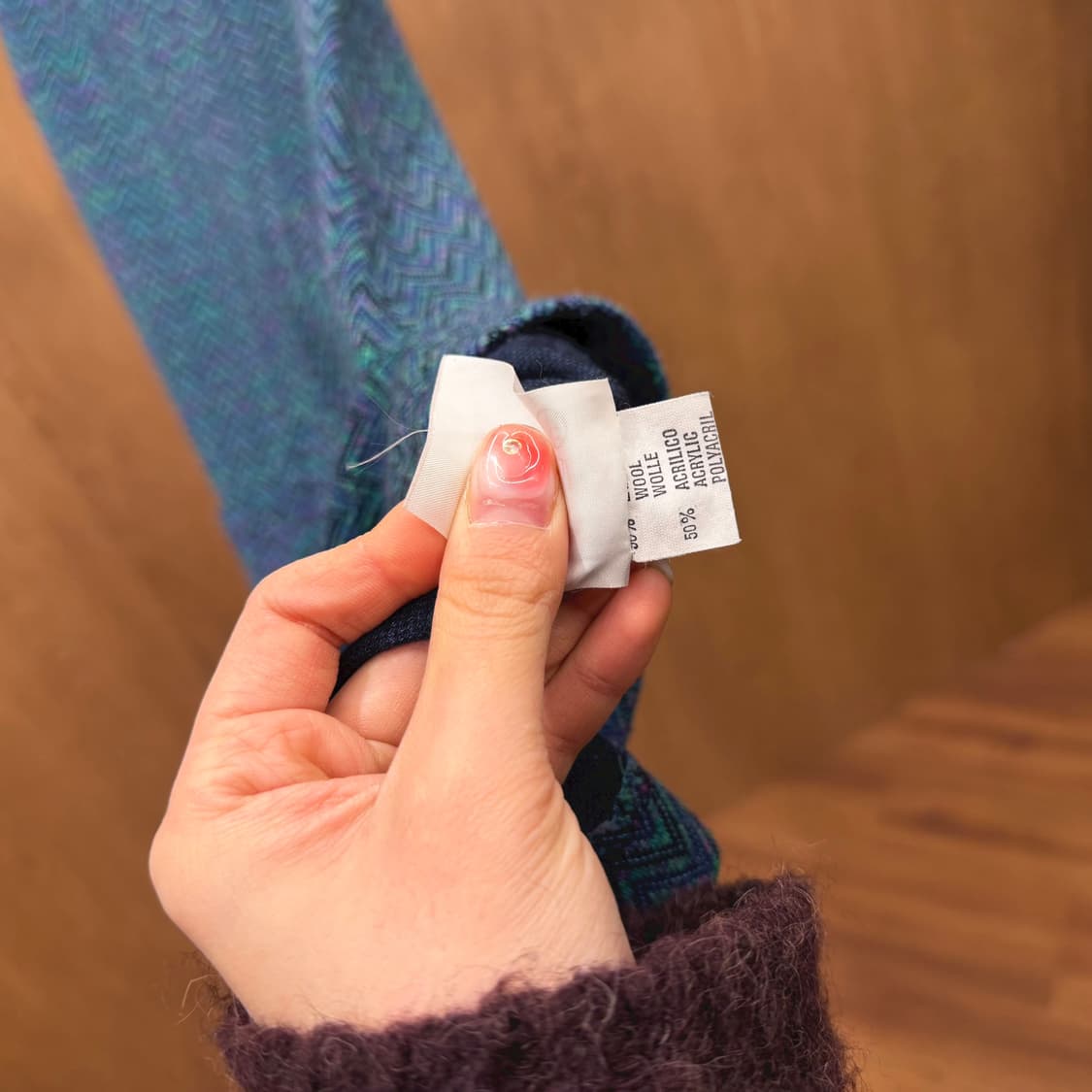 미쏘니 슬리브리스 미디 원피스 체브론 패턴 더블 포켓 디테일 컬러 믹스 상품이미지7