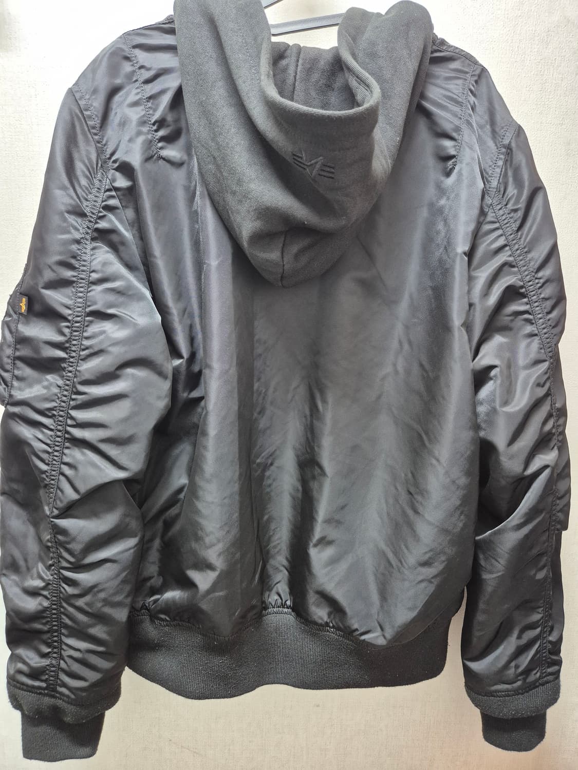 알파인더스트리 후드 L 판매합니다 
자연스런 사용감외엔 마모손상 없으나 상품이미지4